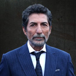 Mustafa Uğurlu as Selim