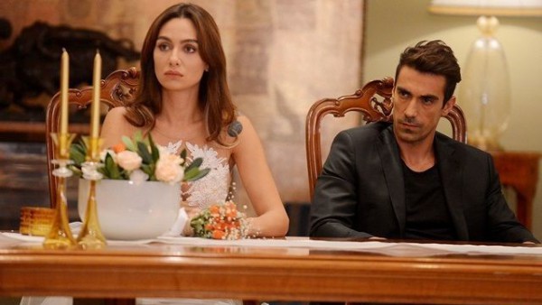 Best Turkish Dramas In Hindi: Siyah Beyaz Aşk (Kanal D) Black and White Love